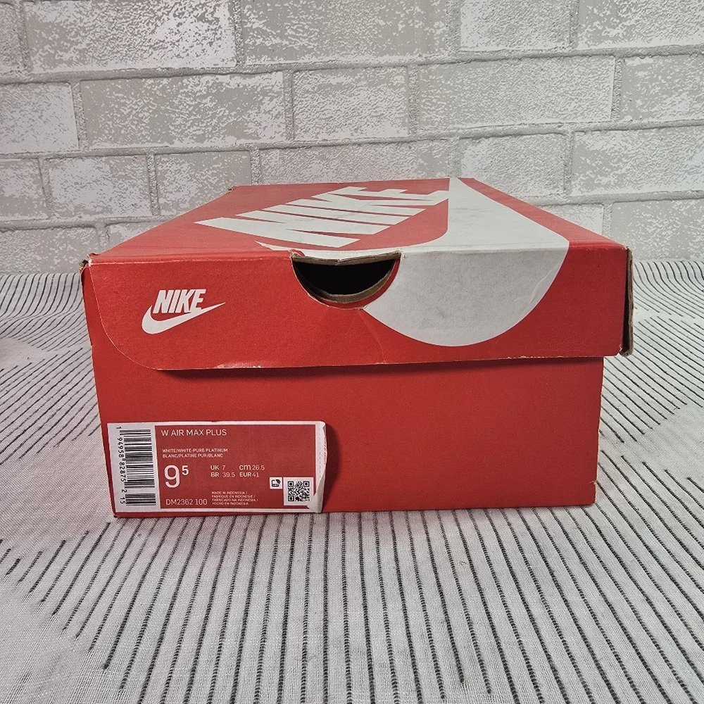 Nike Air Max Plus Women's White DM2362 100 Used w/ Box Size 9.5
